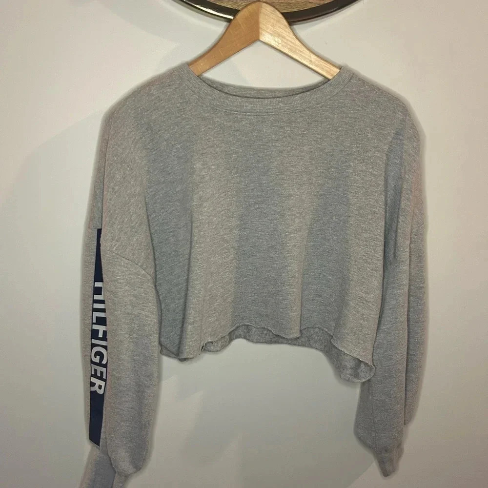 tommy Hilfiger cropped long sleeve size small